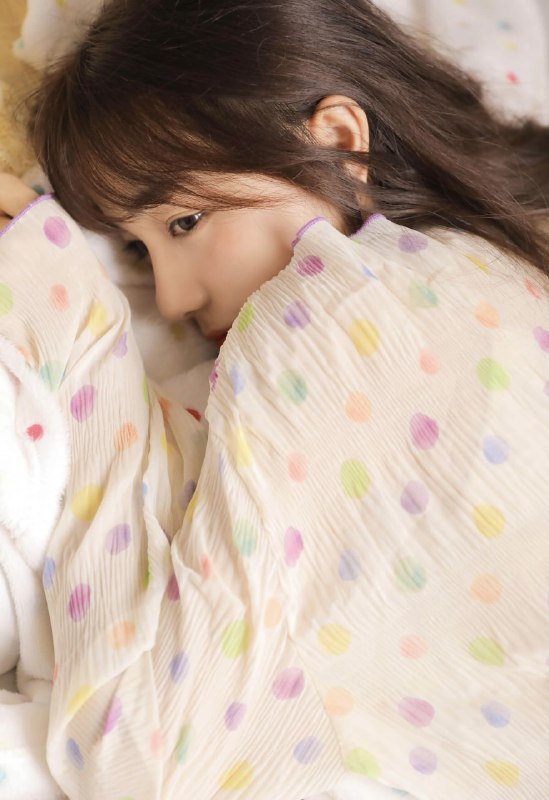 “听说可爱会传染，你快靠近我一点 .”