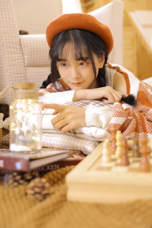 “我的小木屋暖洋洋的想和猫咪懒懒地呆一整个冬天期待12月呀圣诞老人就要驾着麋鹿雪橇钻进烟囱里送礼物来啦～”