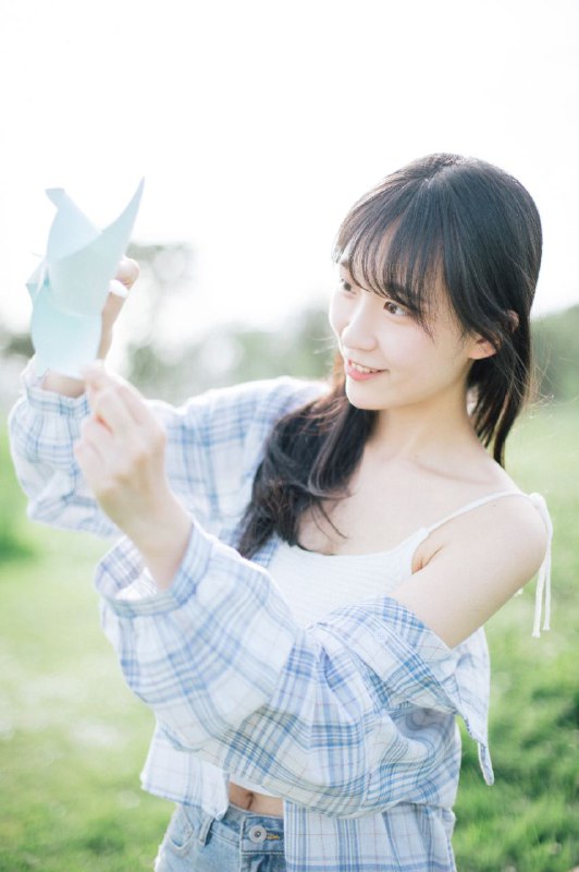 喜欢夏天，大概因为夏天是世界上最干净的两个字吧！