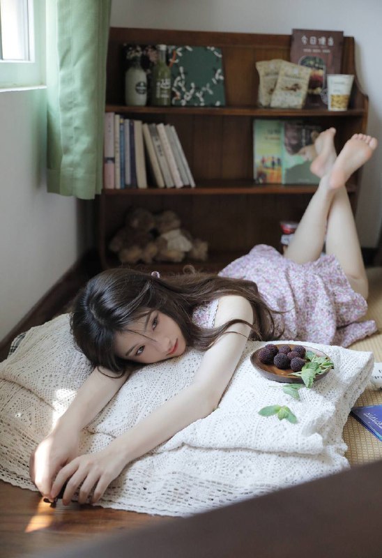 “紫色碎花裙配杨梅再加一些薄荷草点缀”#纯欲