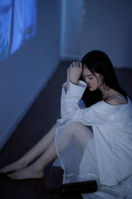 “买醉”#情绪 #少女 #轻私“买醉”#情绪 #少女 #轻私