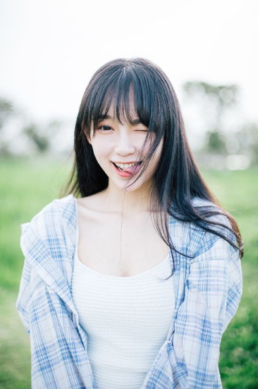 喜欢夏天，大概因为夏天是世界上最干净的两个字吧！