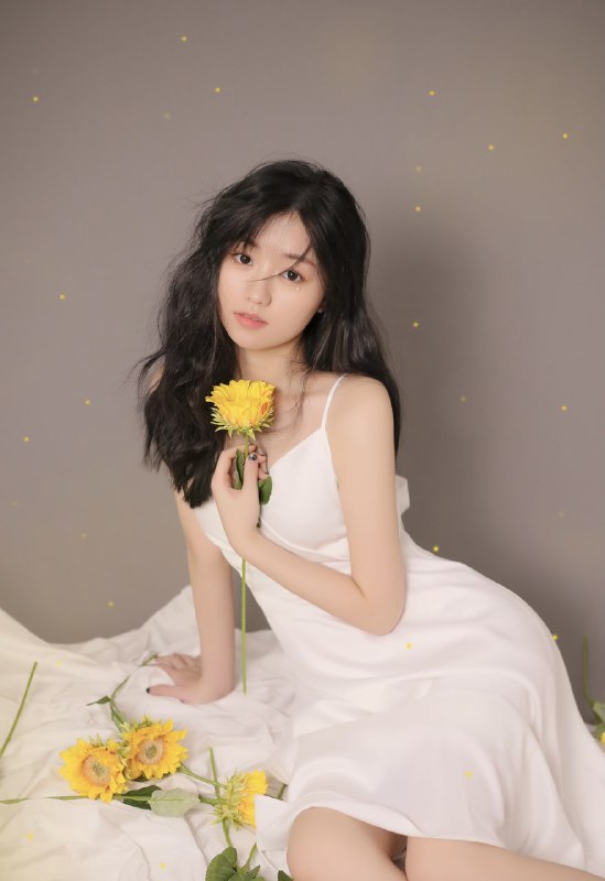 #汤音璇”有画难描雅态，无花可比芳容“