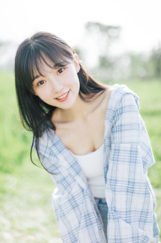 喜欢夏天，大概因为夏天是世界上最干净的两个字吧！