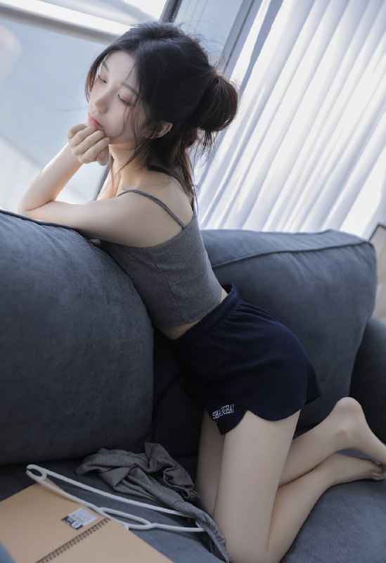 ”故事不长，______“#轻私 #纯欲 #少女 #居居”故事不长，______“#轻私 #纯欲 #少女 #居居