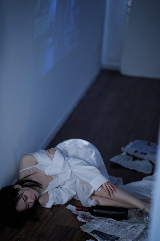 “买醉”#情绪 #少女 #轻私“买醉”#情绪 #少女 #轻私