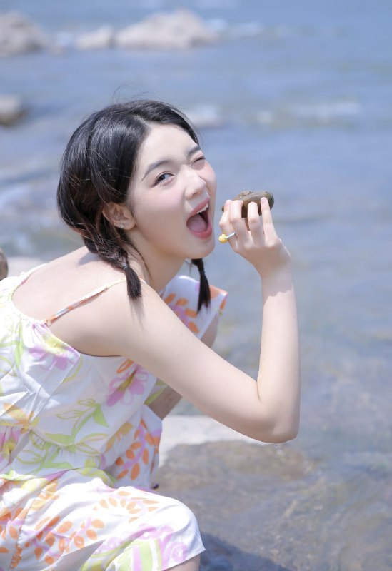 “假装在海边”#夏日 #少女 #海边 #清纯“假装在海边”#夏日 #少女 #海边 #清纯