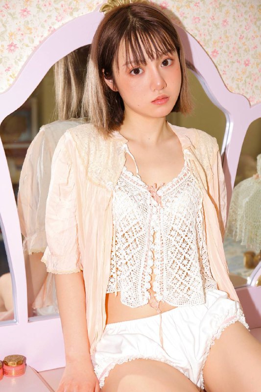 “镂空蕾丝小吊带里的乖巧甜心呀💓”“镂空蕾丝小吊带里的乖巧甜心呀💓”