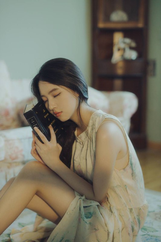 “让你心动的是橘色还是橘色灯光下的我”#情绪“让你心动的是橘色还是橘色灯光下的我”#情绪