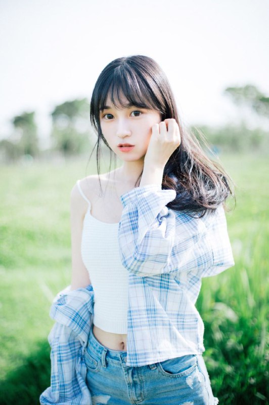 喜欢夏天，大概因为夏天是世界上最干净的两个字吧！