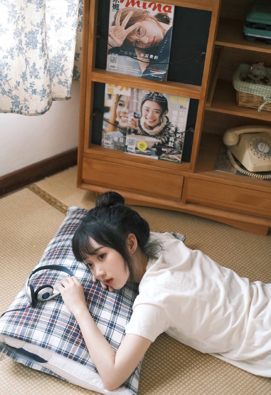 “窗外有风，蝉鸣不止突然就想约你一起出去走走吃夏天第一个海盐味的冰淇淋～”#小清新 #日系 #清纯 #居居“窗外有风，蝉鸣不止突然就想约你一起出去走走吃夏天第一个海盐味的冰淇淋～”#小清新 #日系 #清纯 #居居