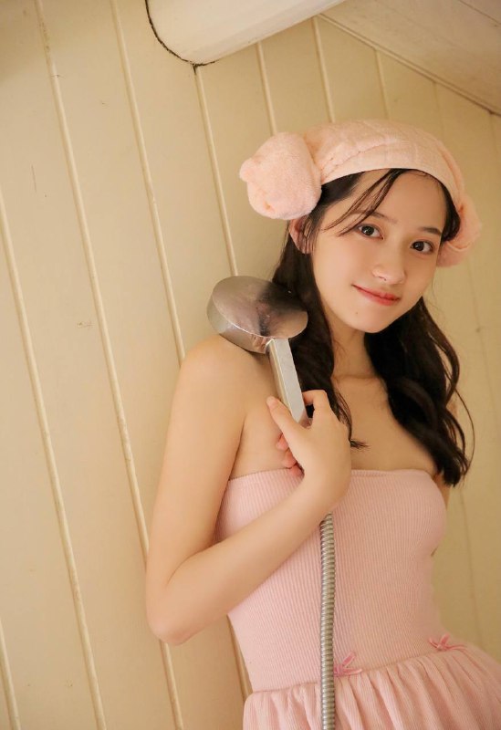 “可爱少女在洗漱”