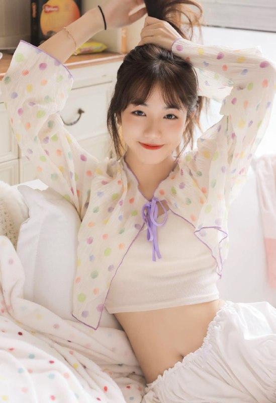 “听说可爱会传染，你快靠近我一点 .”