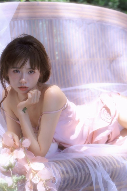 “想要抓住点什么，可偏偏只能眼睁睁看着