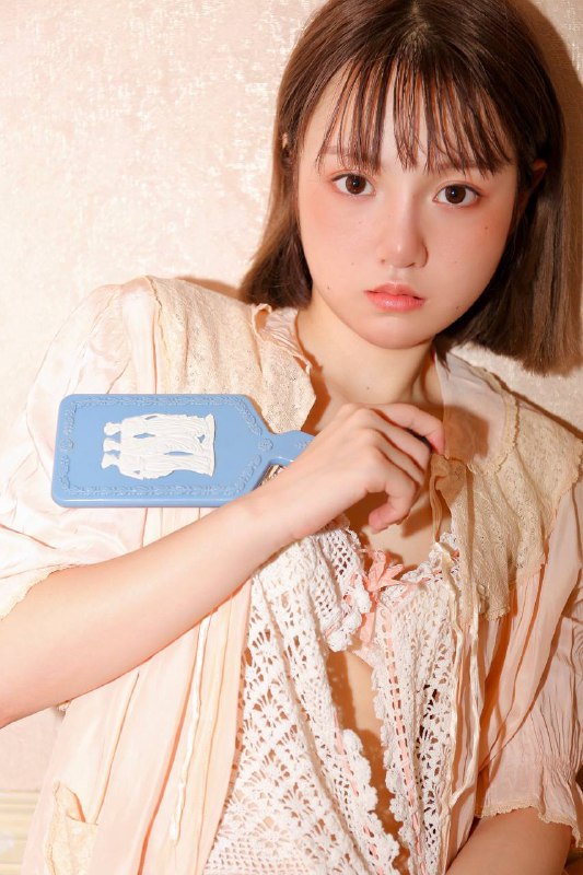 “镂空蕾丝小吊带里的乖巧甜心呀💓”“镂空蕾丝小吊带里的乖巧甜心呀💓”