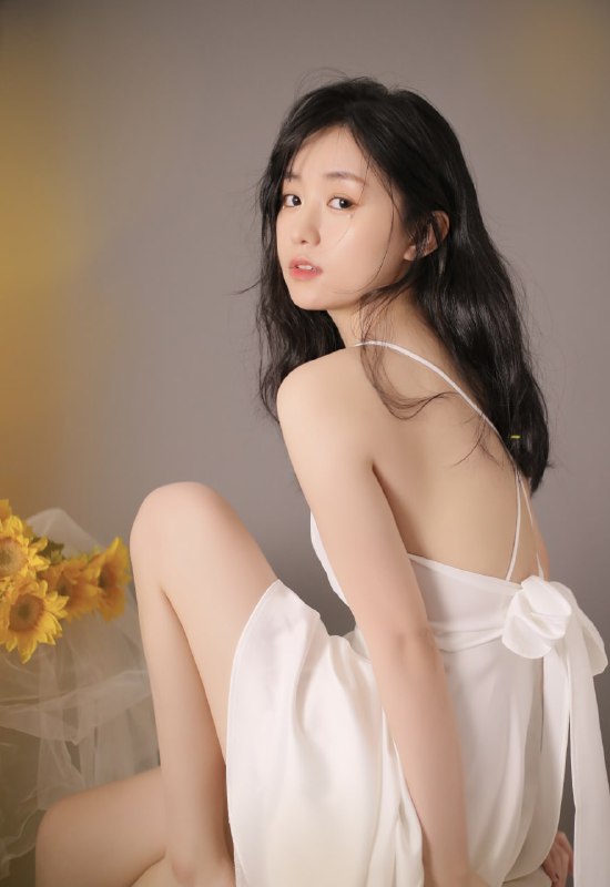 #汤音璇”有画难描雅态，无花可比芳容“