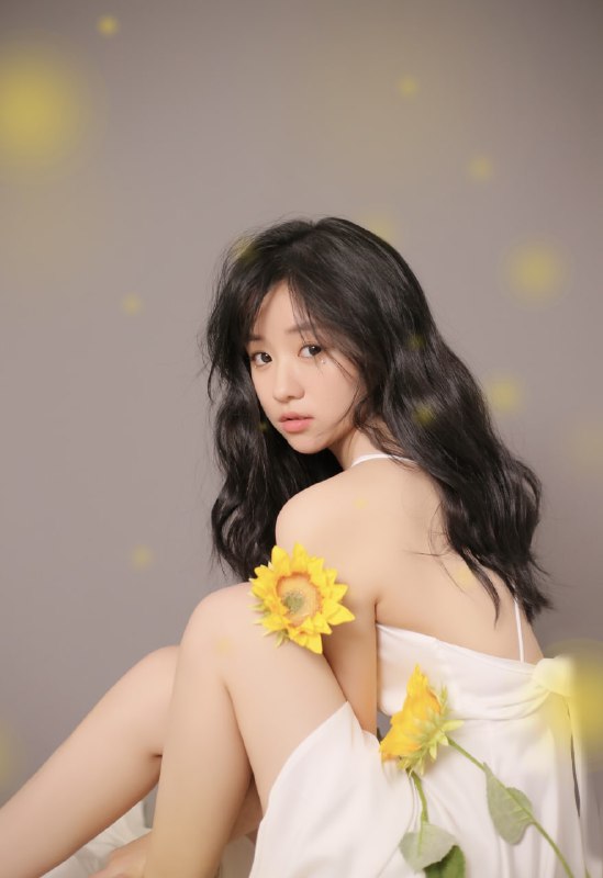 #汤音璇”有画难描雅态，无花可比芳容“