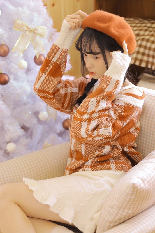 “我的小木屋暖洋洋的想和猫咪懒懒地呆一整个冬天期待12月呀圣诞老人就要驾着麋鹿雪橇钻进烟囱里送礼物来啦～”