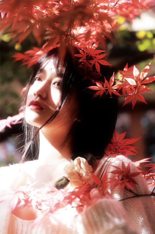 “人间四月天.   ”#小姐姐 #情绪 #树叶“人间四月天.   ”#小姐姐 #情绪 #树叶