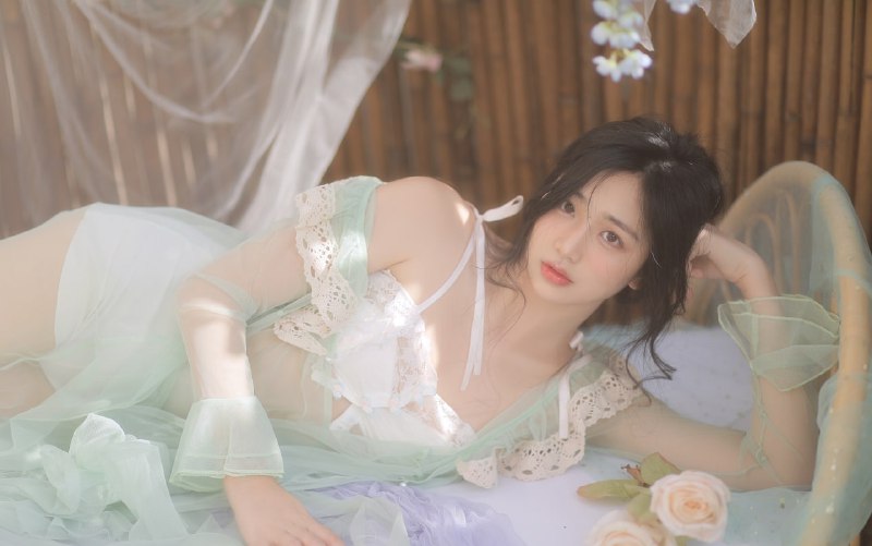 “想要趴在摆满星星和小熊的软绵云朵上打个盹☁️”#私房 #轻私 #少女“想要趴在摆满星星和小熊的软绵云朵上打个盹☁️”#私房 #轻私 #少女