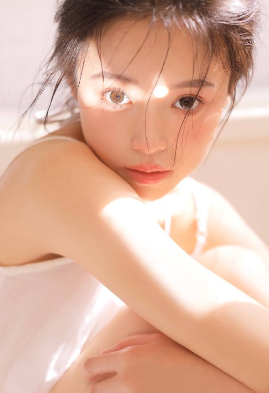 #小姐姐 #情绪 #少女 #光线 #室内#小姐姐 #情绪 #少女 #光线 #室内