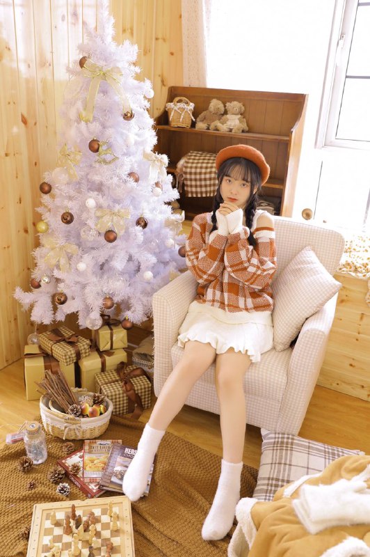 “我的小木屋暖洋洋的想和猫咪懒懒地呆一整个冬天期待12月呀圣诞老人就要驾着麋鹿雪橇钻进烟囱里送礼物来啦～”