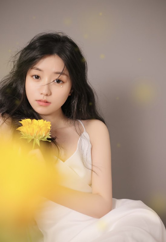 #汤音璇”有画难描雅态，无花可比芳容“