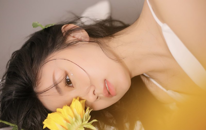 #汤音璇”有画难描雅态，无花可比芳容“