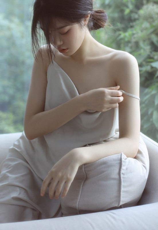 “晚夏的美不如你那清澈的眼神”“晚夏的美不如你那清澈的眼神”