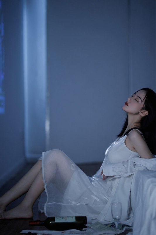 “买醉”#情绪 #少女 #轻私“买醉”#情绪 #少女 #轻私