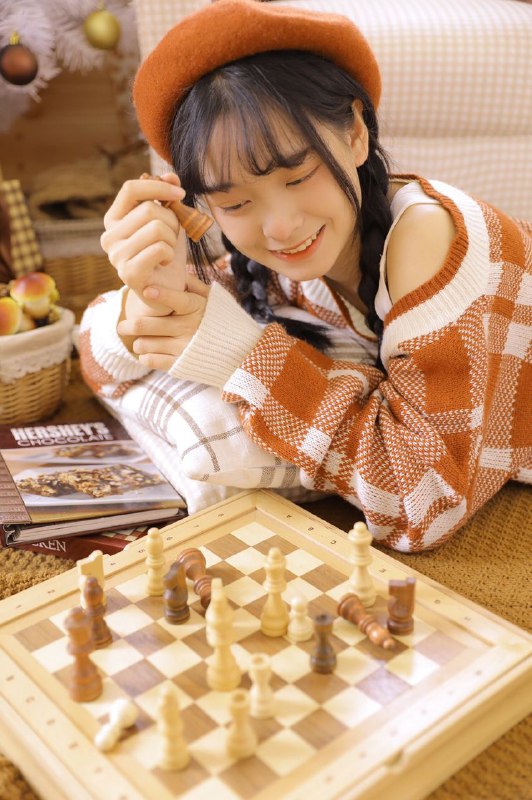 “我的小木屋暖洋洋的想和猫咪懒懒地呆一整个冬天期待12月呀圣诞老人就要驾着麋鹿雪橇钻进烟囱里送礼物来啦～”