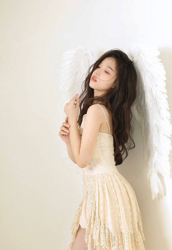 “把温柔碾碎放进生活的缝隙中🧚‍♀️”#少女