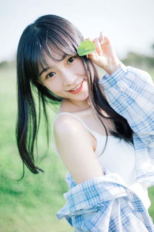 喜欢夏天，大概因为夏天是世界上最干净的两个字吧！