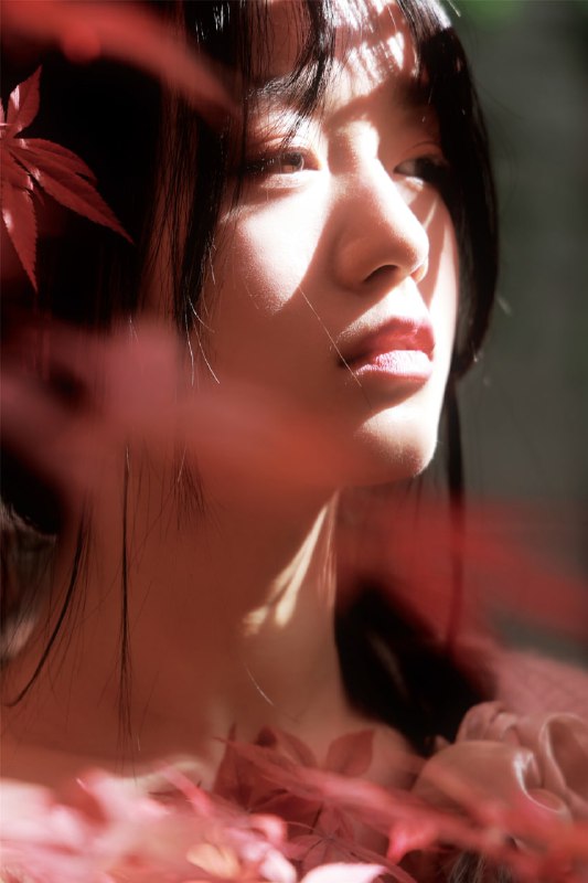 “人间四月天.   ”#小姐姐 #情绪 #树叶“人间四月天.   ”#小姐姐 #情绪 #树叶