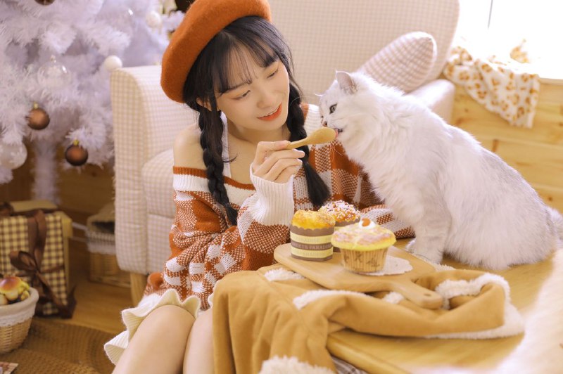 “我的小木屋暖洋洋的想和猫咪懒懒地呆一整个冬天期待12月呀圣诞老人就要驾着麋鹿雪橇钻进烟囱里送礼物来啦～”