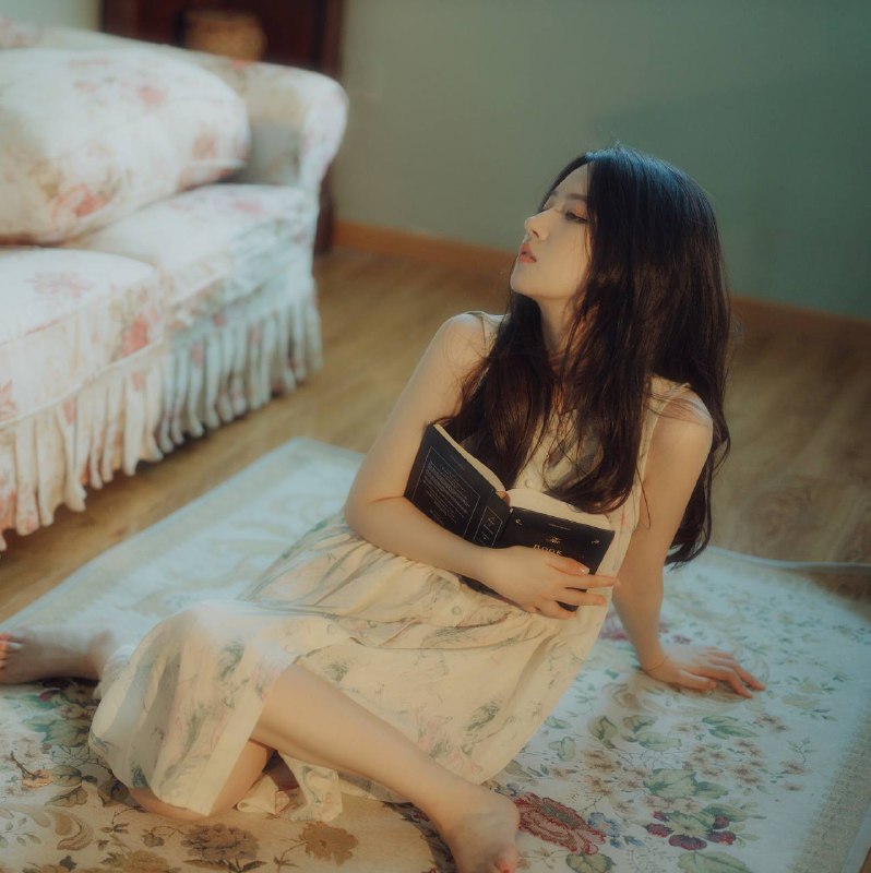 “让你心动的是橘色还是橘色灯光下的我”#情绪“让你心动的是橘色还是橘色灯光下的我”#情绪