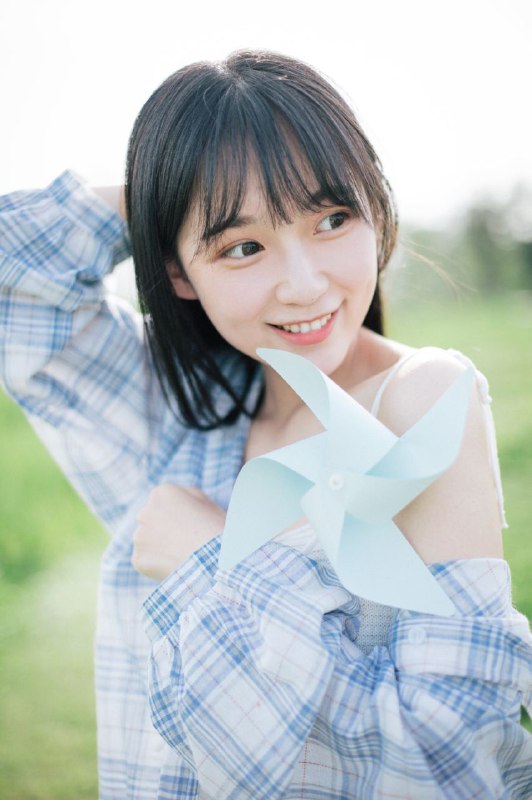 喜欢夏天，大概因为夏天是世界上最干净的两个字吧！