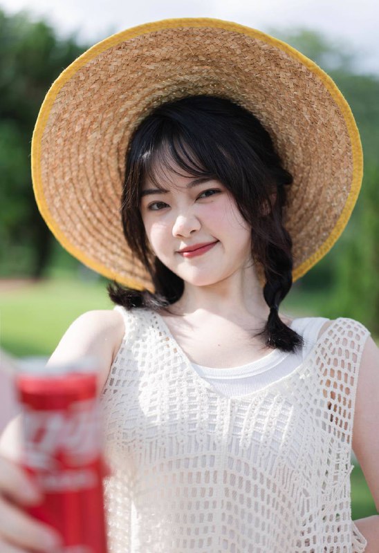 “请你喝一口可乐🥤”#小清新