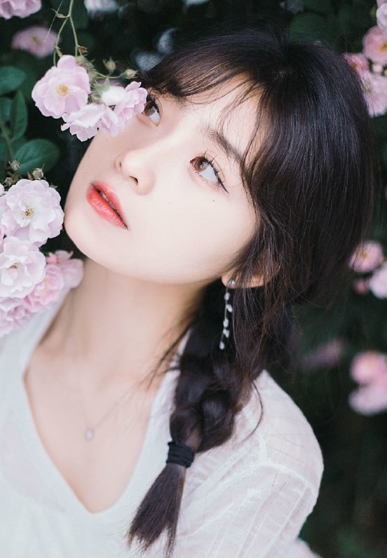 “听我说谢谢你 因为有你 温暖了四季玫瑰🌹”#少女 #小清新 #花 #日系“听我说谢谢你 因为有你 温暖了四季玫瑰🌹”#少女 #小清新 #花 #日系