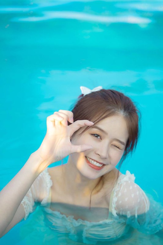 #少女“蓝色💙是夏天的治愈色”