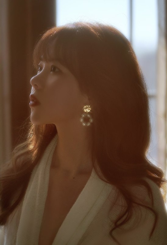 “他无意 路过 且声色未露”#少女 #情绪“他无意 路过 且声色未露”#少女 #情绪