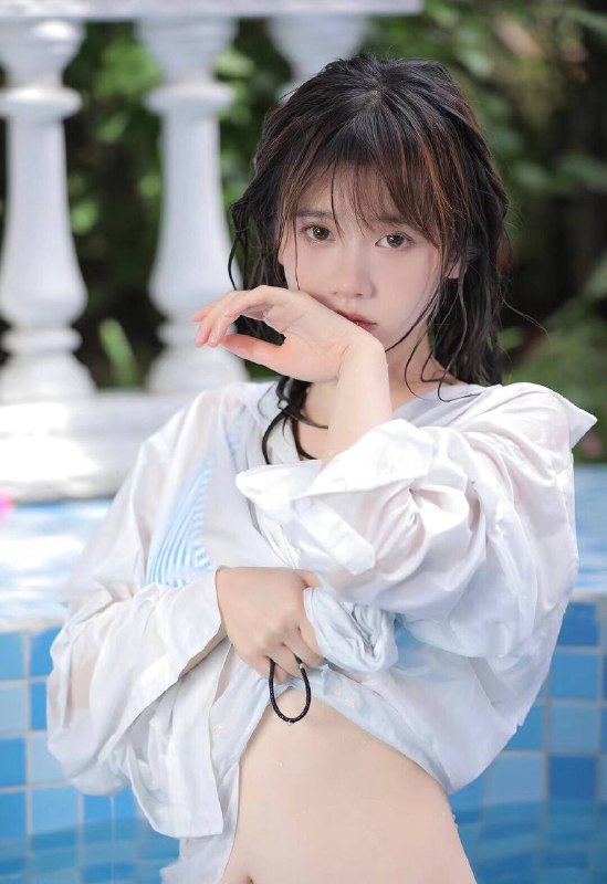 “抓住夏天的尾巴去游泳！​ 冬天一起去泡温泉！”