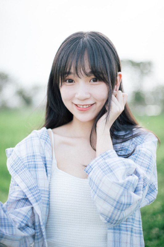 喜欢夏天，大概因为夏天是世界上最干净的两个字吧！