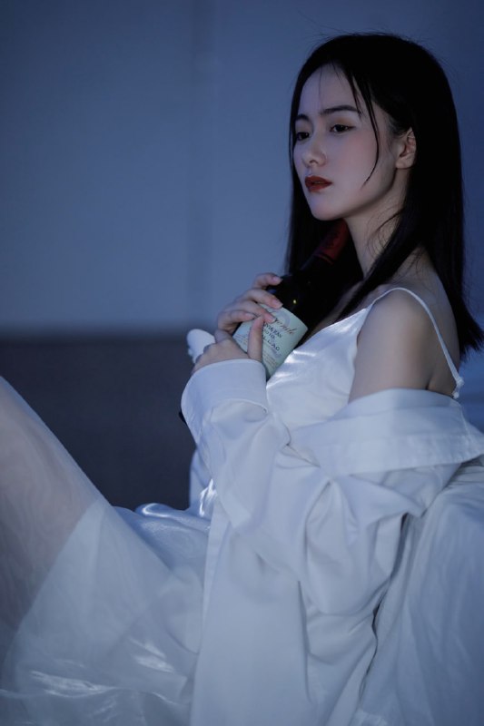 “买醉”#情绪 #少女 #轻私“买醉”#情绪 #少女 #轻私