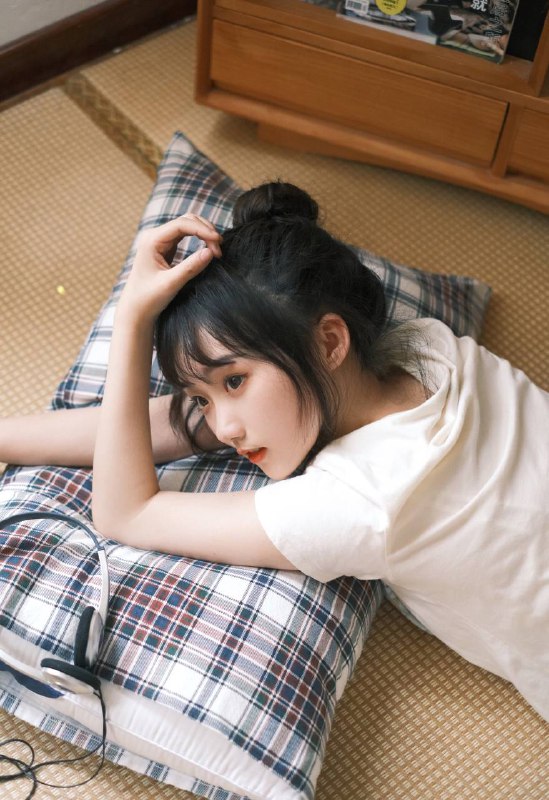 “窗外有风，蝉鸣不止突然就想约你一起出去走走吃夏天第一个海盐味的冰淇淋～”#小清新 #日系 #清纯 #居居“窗外有风，蝉鸣不止突然就想约你一起出去走走吃夏天第一个海盐味的冰淇淋～”#小清新 #日系 #清纯 #居居