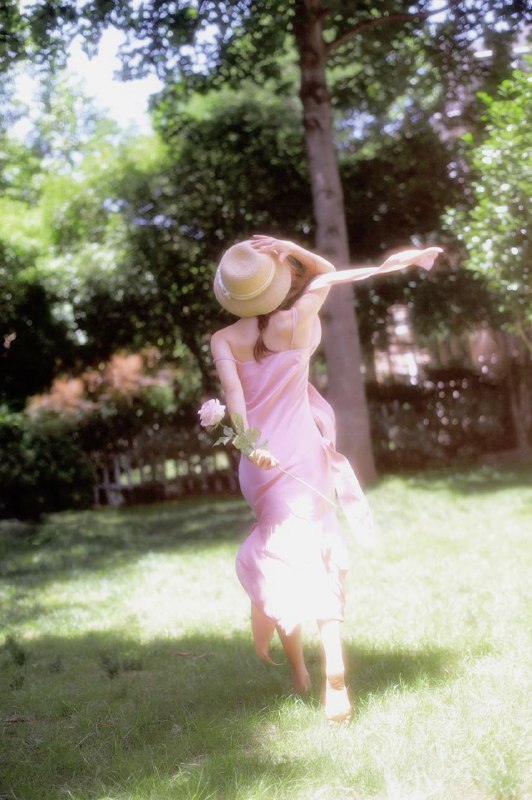 “想要抓住点什么，可偏偏只能眼睁睁看着