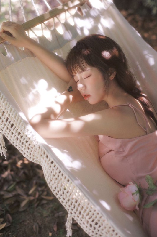 “想要抓住点什么，可偏偏只能眼睁睁看着