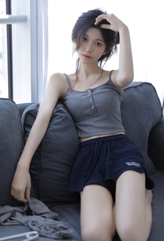 ”故事不长，______“#轻私 #纯欲 #少女 #居居”故事不长，______“#轻私 #纯欲 #少女 #居居