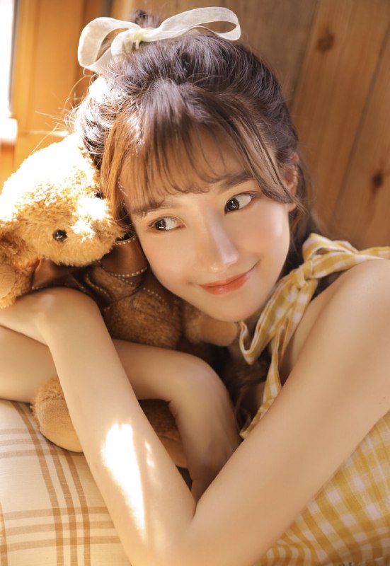 “你好可爱 说话可爱写字可爱翘腿也可爱 睡觉可爱沉默可爱 看我的时候最可爱”