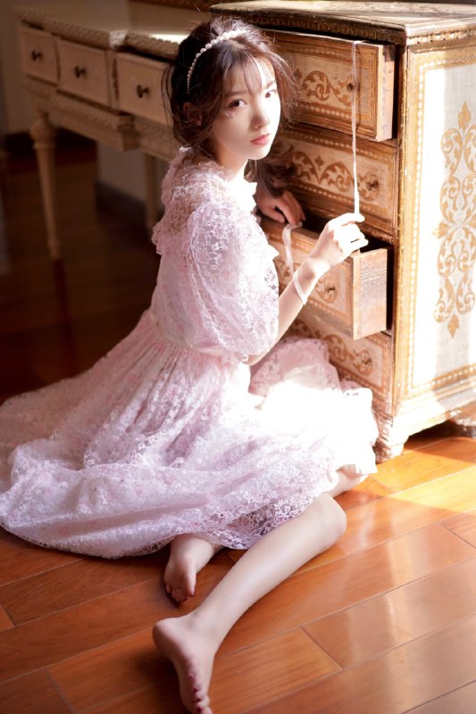 ”当恶魔来的时候小王子手上没有剑，只拿着手中想要送你的花儿呀🌸 “